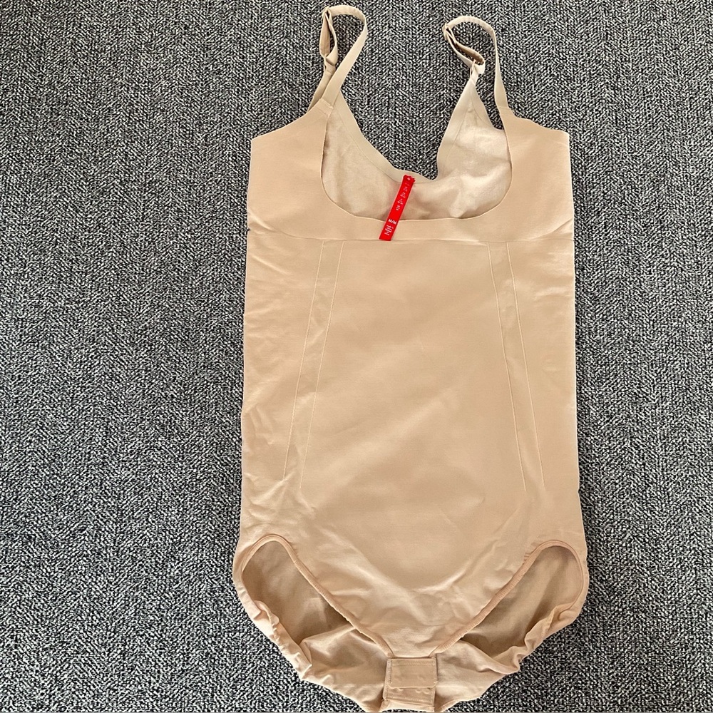 Spanx Bodysuit Shaper Firm M